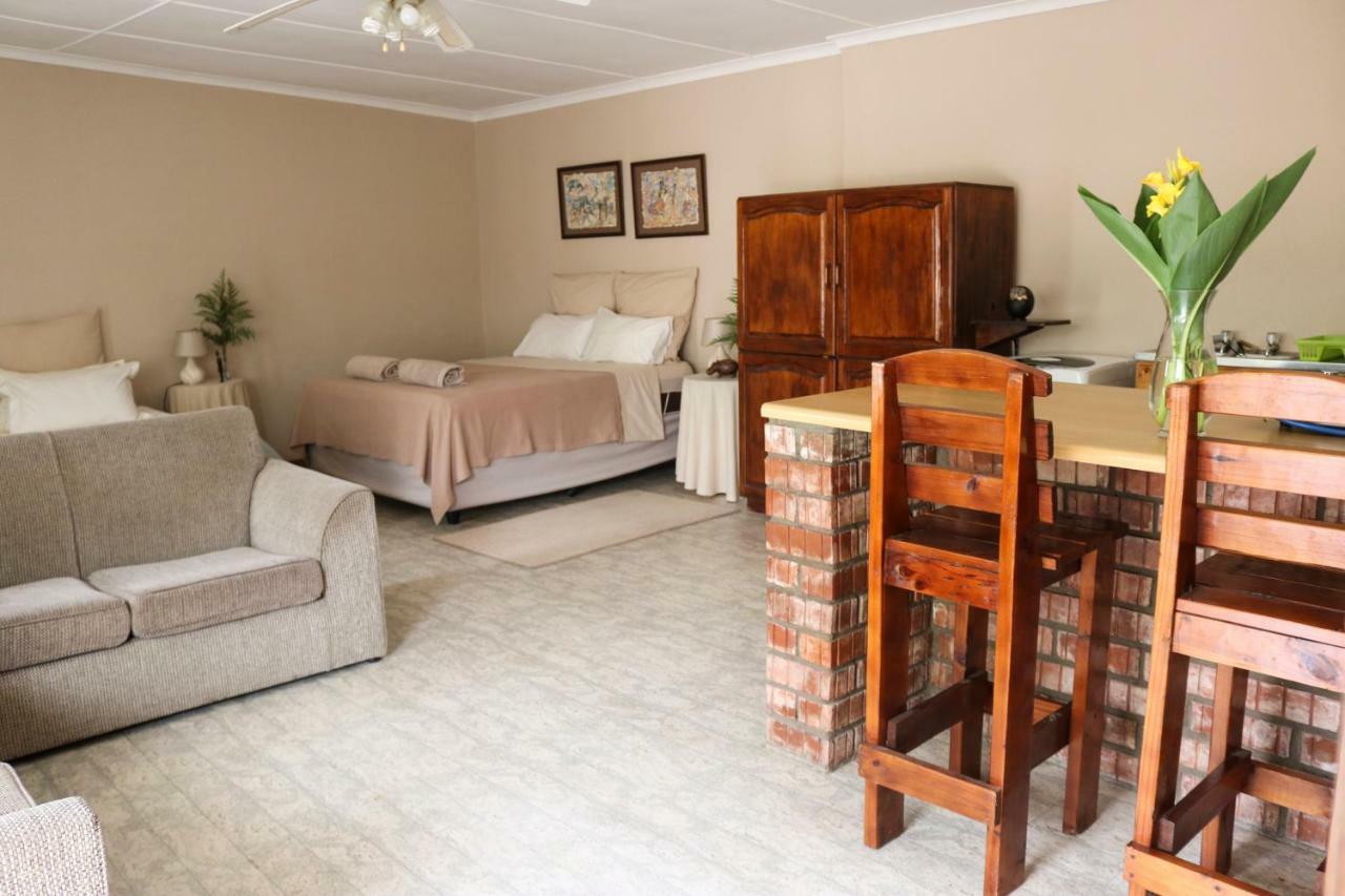 Bietjie Rus Guest House อัดโด ภายนอก รูปภาพ